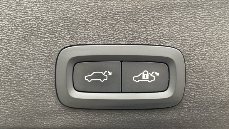 Volvo XC40 2.0 B3P Plus Dark 5dr Auto Petrol Estate